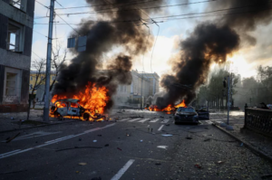 Cars are seen burning in the center of Kiev, the capital of Ukraine, in a missile attack by the Russian military. Kiev, Ukraine